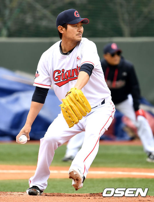 이날 경기는 원정팀이 6-1로 승리를 거뒀다.홈팀 선발 노경은이 힘차게 공을 뿌리고 있다. / dreamer@osen.co.kr