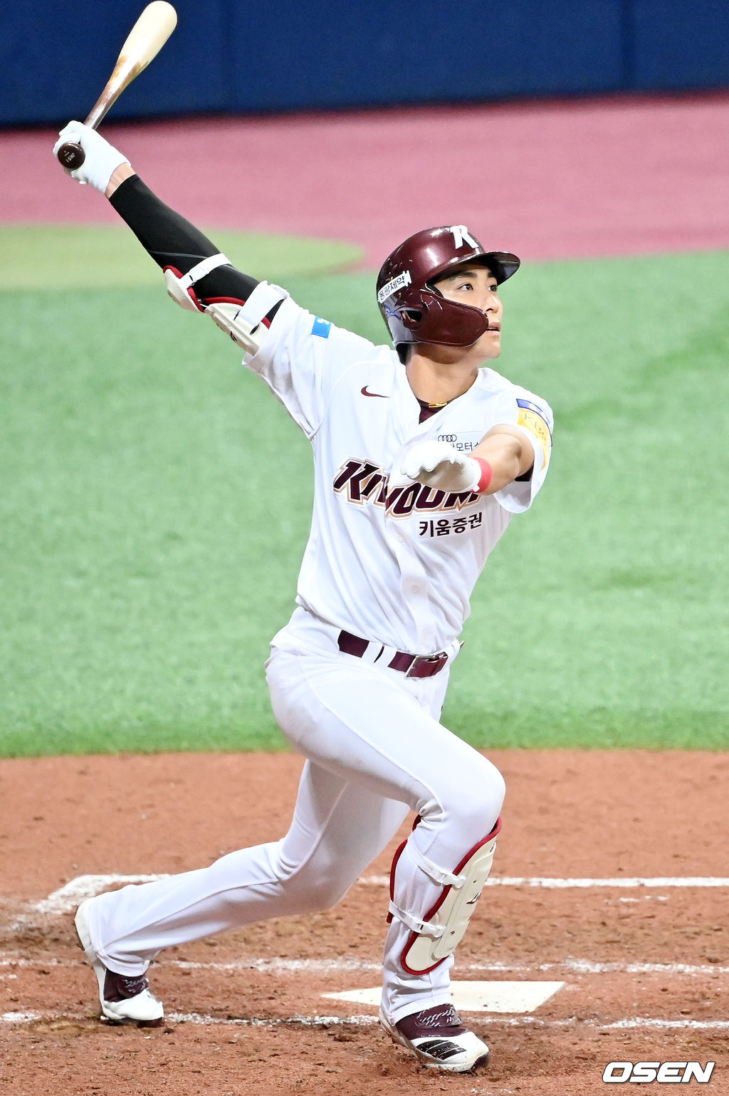 3회말 1사 주자 2루 키움 이정후가 선취 투런 홈런을 날리고 있다./ rumi@osen.co.kr