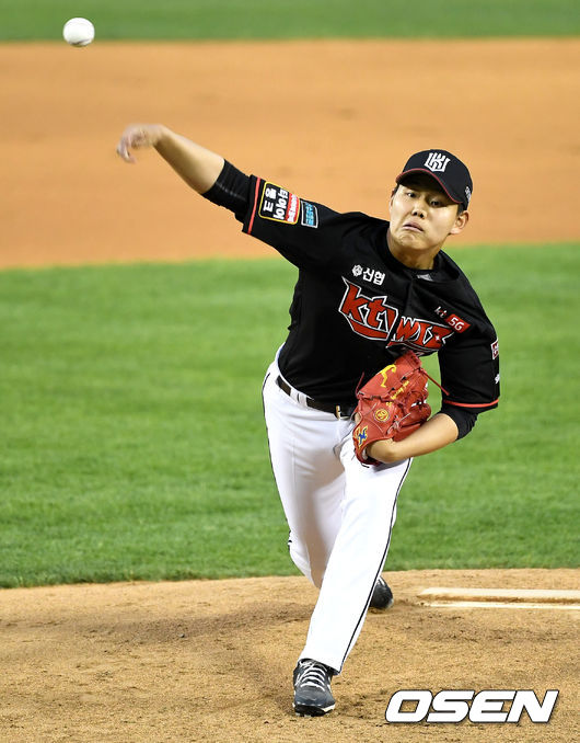 KT 선발 소형준이 힘차게 공을 뿌리고 있다. / dreamer@osen.co.kr