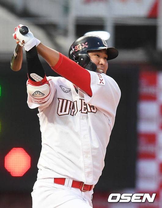 3회말 2사 1루 SK 한동민이 2점 홈런을 날리고 있다. 이 홈런은 한동민의 개인통산 100홈런.. / soul1014@osen.co.kr