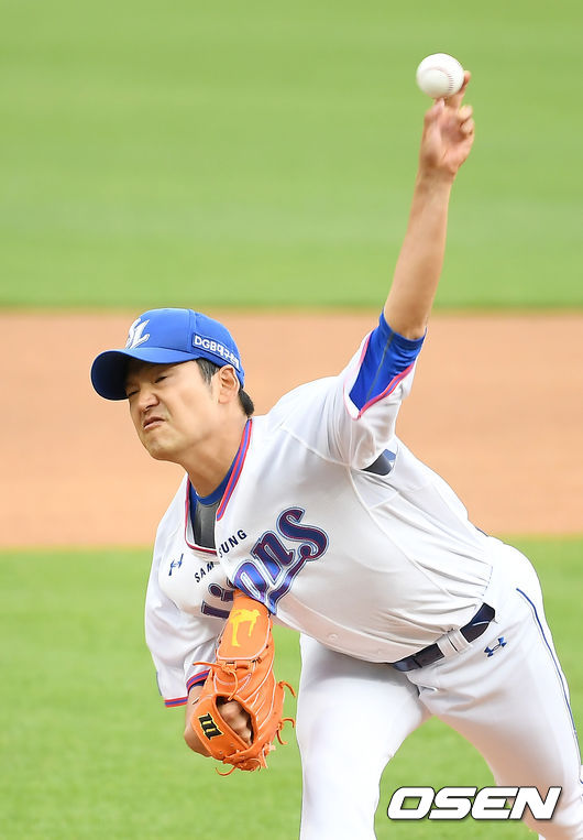 5일 오후 대구 삼성라이온즈파크에서 '2020 신한은행 SOL KBO리그' 개막전 삼성 라이온즈와 NC 다이노스의 경기가 열렸다.1회초 삼성 백정현이 역투하고 있다. /youngrae@osen.co.kr