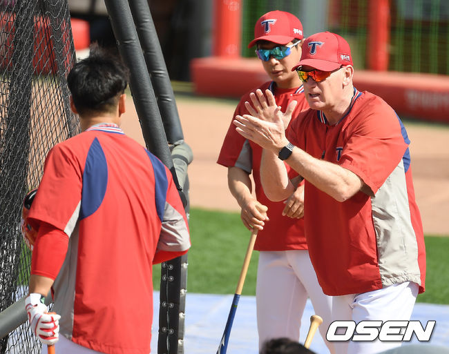 KIA 윌리엄스 감독이 백용환을 독려하고 있다. /youngrae@osen.co.kr 