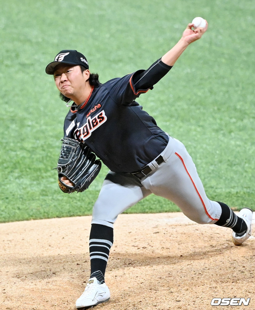 6회말 마운드에 오른 한화 김범수가 힘차게 공을 뿌리고 있다./ rumi@osen.co.kr