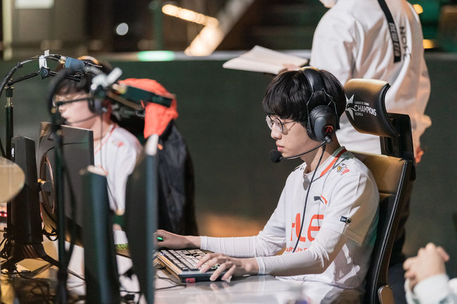 라이엇 게임즈 플리커.