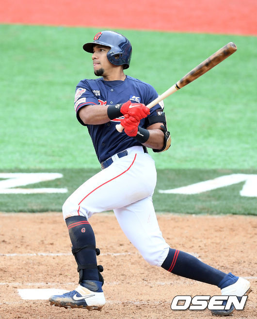 5회초 무사 2루 롯데 마차도가 동점 적시 좌전 1루타를 때려내고 있다. /cej@osen.co.kr