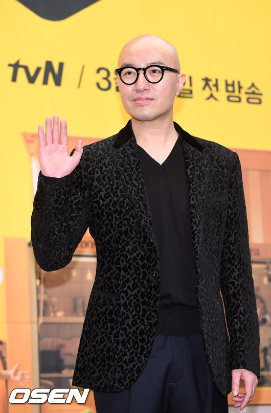 26일 오후 서울 마포구 상암동 스탠포드호텔 그랜드볼룸에서 진행된 tvN 새 예능 '현지에서 먹힐까?' 기자간담회에서 홍석천이 포토타임을 갖고 있다. / rumi@osen.co.kr