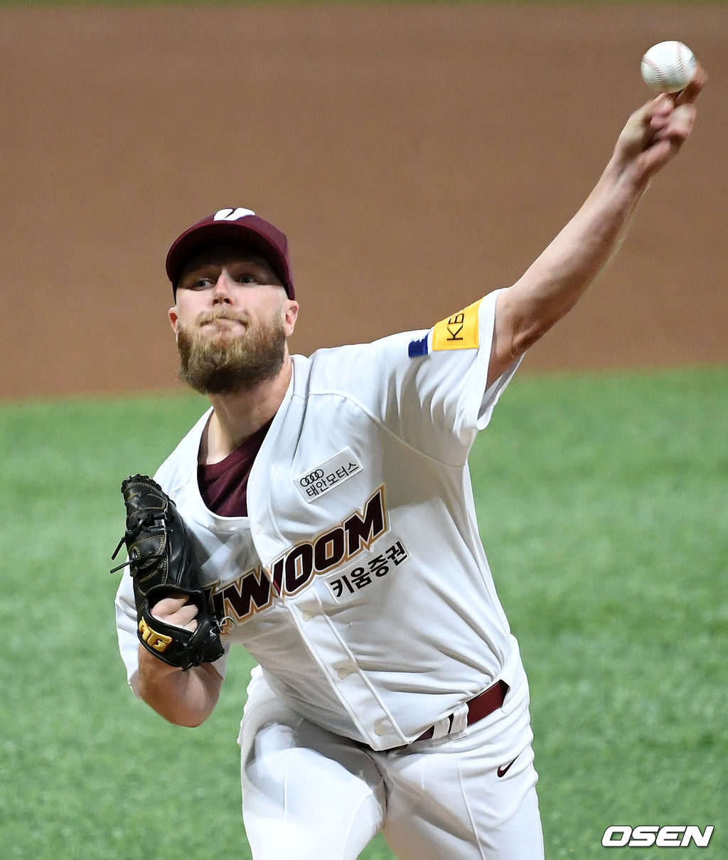 1회초 무사에서 키움 선발투수 요키시가 역투하고 있다. /sunday@osen.co.kr