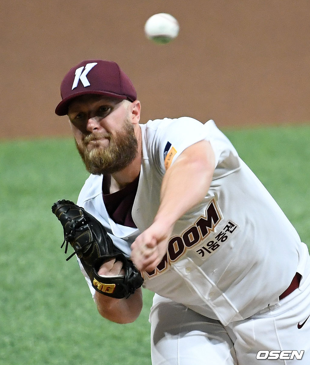 1회초 무사에서 키움 선발투수 요키시가 역투하고 있다. /sunday@osen.co.kr