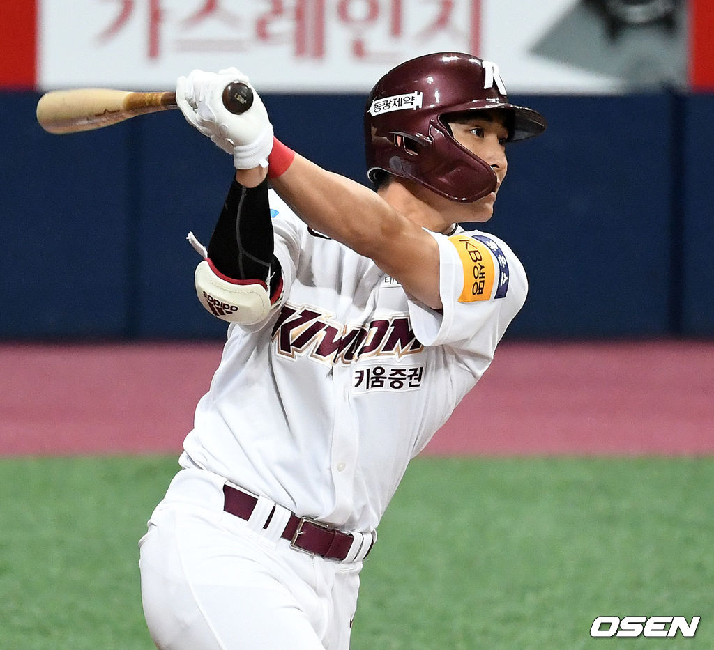 6회말 무사 1루에서 키움 이정후가 우전 적시타를 치고 있다. /sunday@osen.co.kr