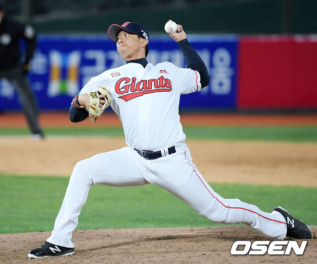  6회초 2사 삼성 김지찬 타석에서 마운드에 오른 롯데 고효준이 힘차게 공을 뿌리고 있다. / rumi@osen.co.kr