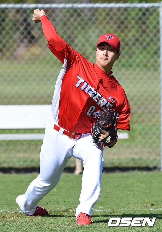 2020 신인 드래프트 1차지명 정해영이 캐치볼을 하고 있다./ soul1014@osen.co.kr