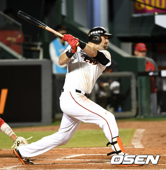 6회말 1사 2루 상황 한화 호잉이 선제 1타점 2루타를 날리고 있다. / dreamer@osen.co.kr