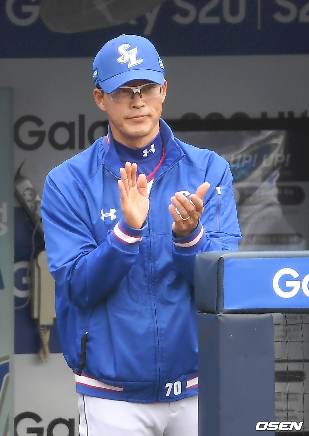 삼성 허삼영 감독이 선수들의 플레이에 박수를 보내고 있다. /youngrae@osen.co.kr