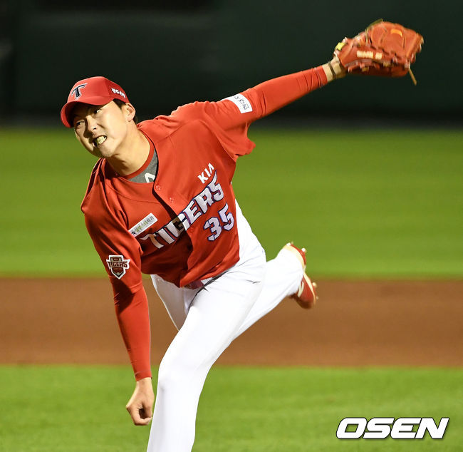 9회말 마운드에 오른 KIA 투수 문경찬이 힘차게 공을 뿌리고 있다. / dreamer@osen.co.kr