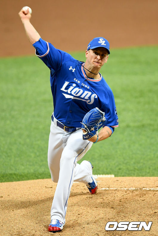 13일 오후 서울 고척스카이돔에서 '2020 신한은행 SOL KBO리그' 키움 히어로즈와 삼성 라이온즈의 경기가 열렸다. 1회초 삼성 선발 뷰캐넌이 마운드에 올라 힘차게 공을 뿌리고 있다./ksl0919@osen.co.kr