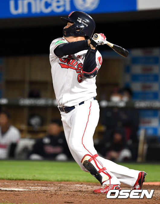 9회말 무사 롯데 민병헌이 끝내기 우월 솔로포를 날리고 있다. / dreamer@osen.co.kr