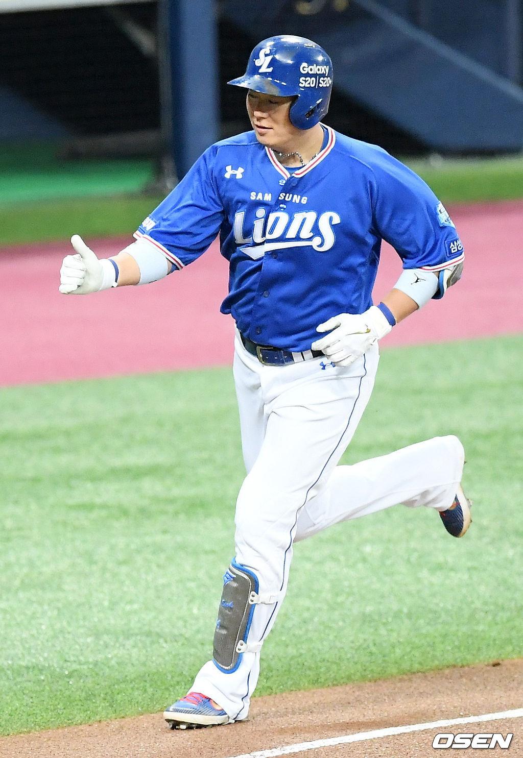 1회초 2사 삼성 이원석이 좌월 솔로 홈런을 날린 후 그라운드를 돌고 있다./ rumi@osen.co.kr