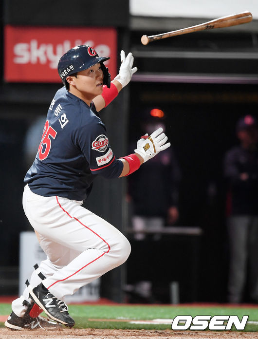 8회초 1사 주자 1루 롯데 한동희가 우익수 앞 안타를 날리고 있다. /rumi@osen.co.kr