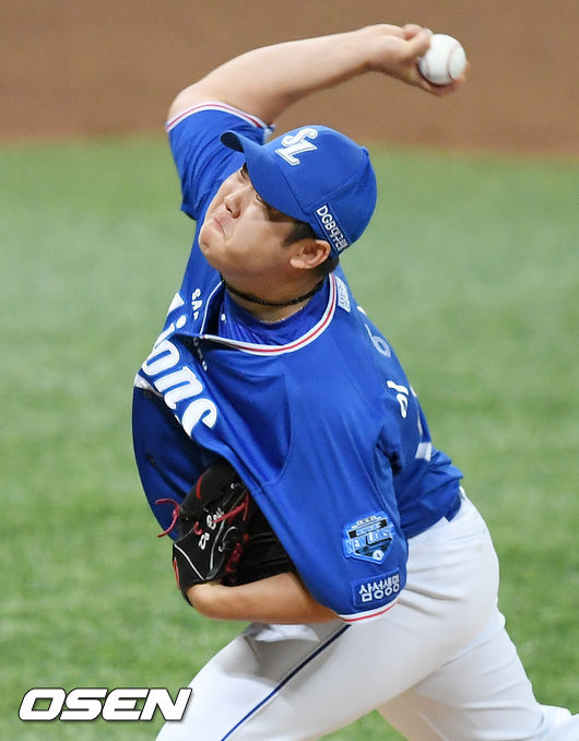 14일 오후 서울 고척스카이돔에서 ‘2020 신한은행 SOL KBO리그’ 키움 히어로즈와 삼성 라이온즈의 경기가 열렸다.8회말 마운드에 오른 삼성 이승현이 힘차게 공을 뿌리고 있다./ rumi@osen.co.kr