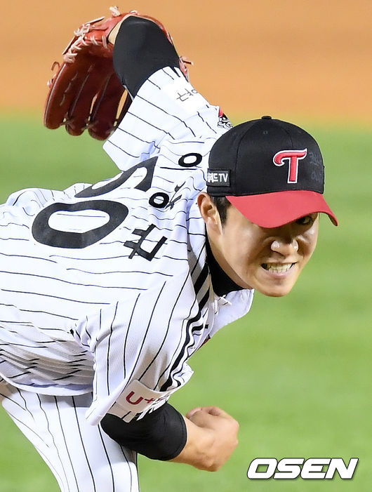 LG 이상규가 공을 뿌리고 있다. /cej@osen.co.kr