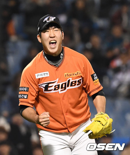 7회초 2사 만루에서 한화 박상원이 삼성 대타로 나선 박한이를 삼진 처리하며 포효하고 있다. /jpnews@osen.co.kr