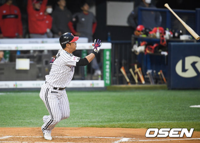 14일 SK전 3회말 1사 LG 정주현이 동점 솔로홈런을 날리고 있다. /   soul1014@osen.co.kr