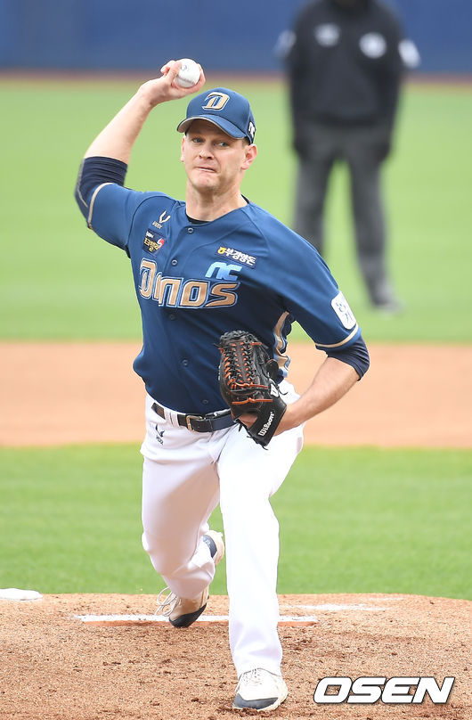 5일 오후 대구 삼성라이온즈파크에서 '2020 신한은행 SOL KBO리그' 개막전 삼성 라이온즈와 NC 다이노스의 경기가 열렸다.1회말 NC 루친스키가 역투하고 있다. /youngrae@osen.co.kr