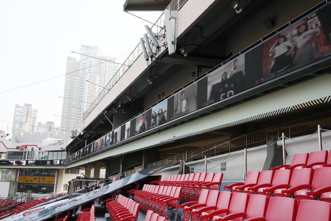 [사진] 띠 전광판을 활용한 KT 위즈의 응원전 / KT 위즈 제공