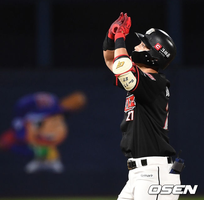 6회초 KT 배정대가 2루타를 날리고 세리머니를 하고 있다. / dreamer@osen.co.kr