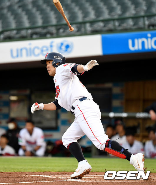 롯데 전준우가 안타를 날리고 있다. / dreamer@osen.co.kr
