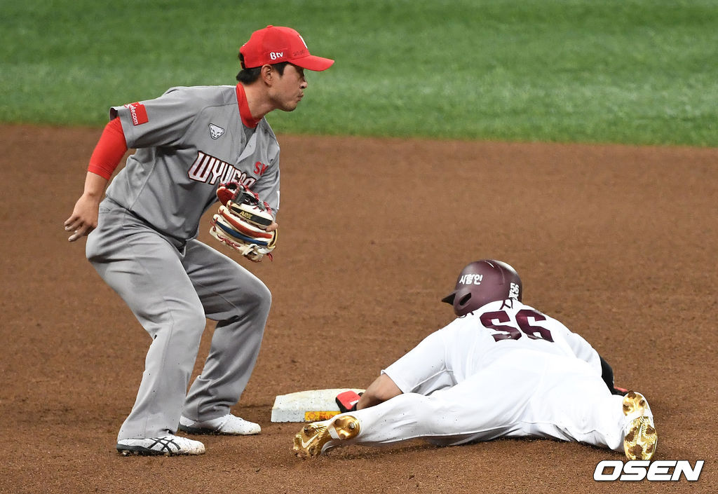 4회말 2사 1루 상황 키움 박준태 타석 때 주자 이지영이 2루 도루에 성공하고 있다. / dreamer@osen.co.kr