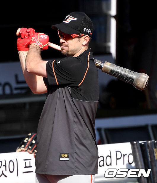 경기를 앞두고 한화 호잉이 타격 훈련을 준비 하고 있다. / dreamer@osen.co.kr