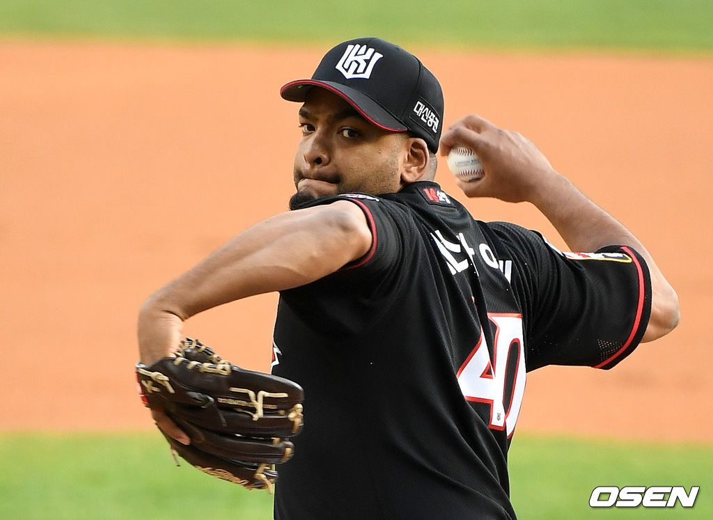 KT 선발투수 데스파이네가 역투하고 있다. /sunday@osen.co.kr