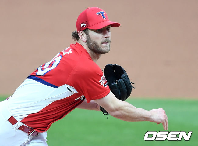 26일 오후 경기도 수원 KT위즈파크에서 ‘2020 신한은행 SOL KBO 리그’ KT 위즈와 KIA 타이거즈의 경기가 열렸다.1회말 무사에서 KIA 선발투수 가뇽이 역투하고 있다. /sunday@osen.co.kr