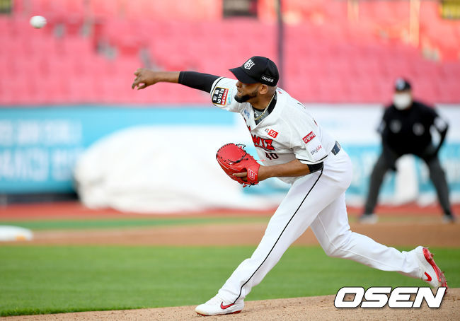KT 선발투수 데스파이네가 마운드에 올라 힘차게 공을 뿌리고 있다./ksl0919@osen.co.kr
