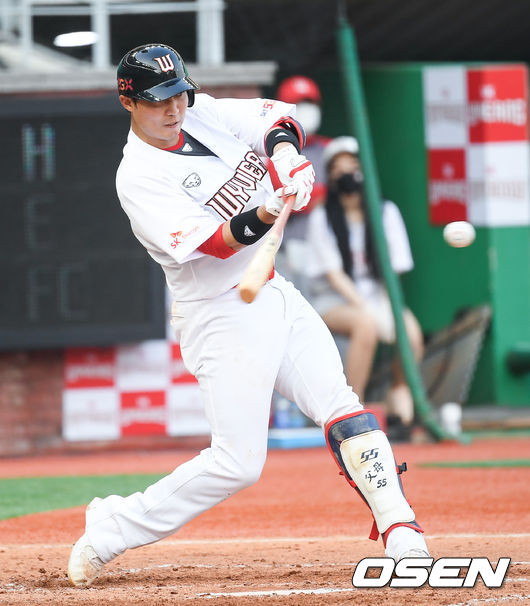 5회말 SK 선두타자 이흥련이 솔로홈런을 날리고 있다. 이적 첫 홈런. /   soul1014@osen.co.kr