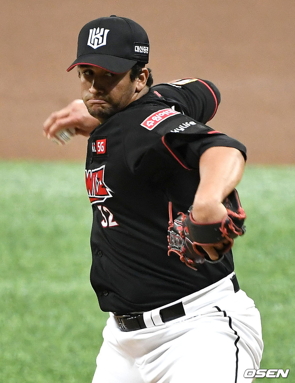 KT 선발 쿠에바스가 힘차게 공을 뿌리고 있다. / dreamer@osen.co.kr