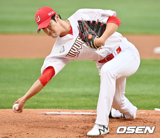 SK 선발 박종훈이 마운드 위에서 힘차게 공을 뿌리고 있다./ rumi@osen.co.kr