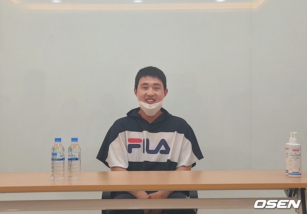 31일 취재진과 인터뷰를 하고 있는 김인태. / bellstop@osen.co.kr