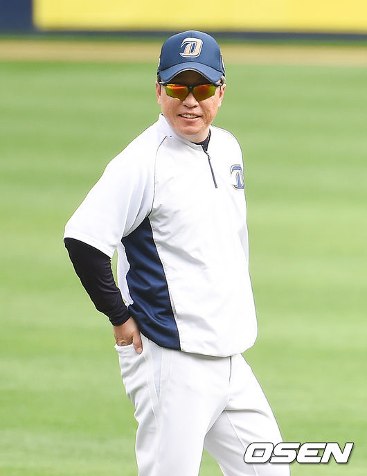 20일 오후 서울 잠실구장에서 KBO리그 두산 베어스와 NC 다이노스의 경기가 진행된다.경기에 앞서 NC 이동욱 감독이 미소 짓고 있다. /   soul1014@osen.co.kr