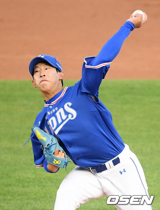 28일 부산 사직야구장에서 ‘2020 신한은행 SOL KBO리그’ 롯데 자이언츠와 삼성 라이온즈의 경기가 열렸다.삼성 선발 허윤동이 마운드 위에서 힘차게 공을 뿌리고 있다. / rumi@osen.co.kr