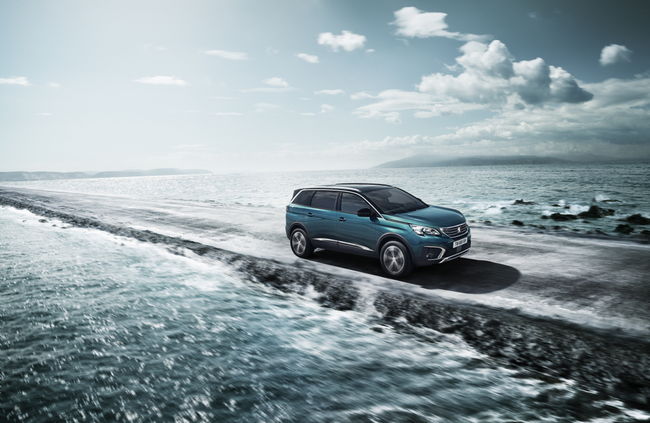 푸조 5008 SUV.