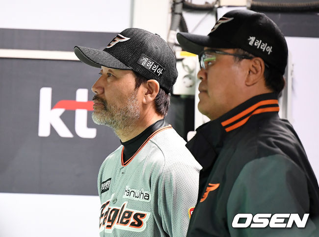 한화 한용덕 감독과 장종훈 코치가 경기를 지켜보고 있다. /youngrae@osen.co.kr