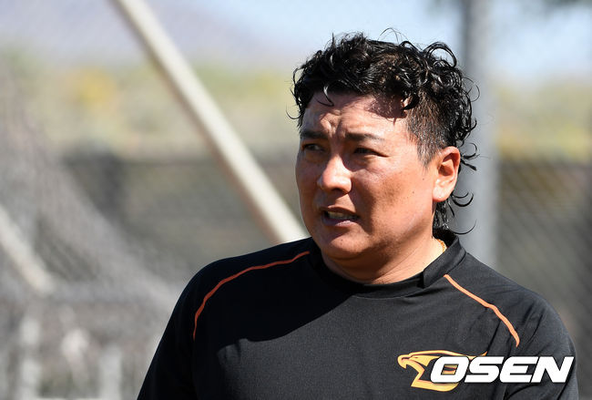 한화 김태균이 타격 훈련을 마치고 땀을 흘리고 있다. /jpnews@osen.co.kr