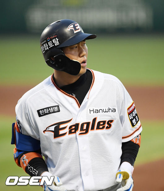 3회말 1사 주자 1루 백팀 하주석이 플라이로 물러나며 아쉬워하고 있다. / rumi@osen.co.kr