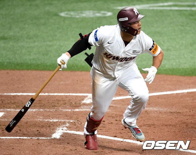 5회말 무사 1루 상황 키움 김웅빈이 안타를 날리고 있다. / dreamer@osen.co.kr