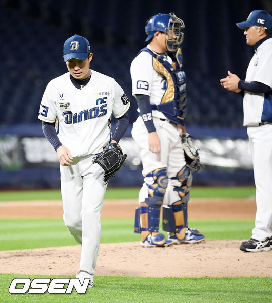 7회초 1사 키움 김규민 타석에서 NC 선발 이재학이 마운드를 내려가고 있다. / rumi@osen.co.kr