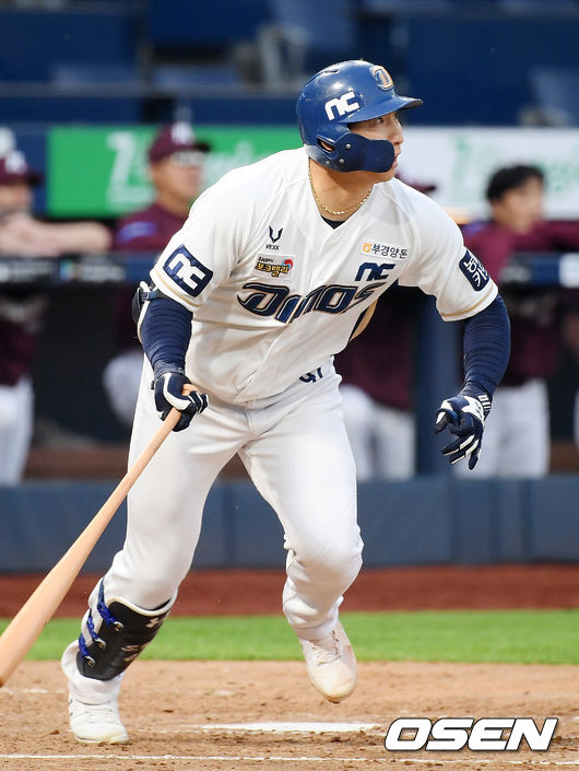 2회말 2사 주자 2루 NC 나성범이 우중간 1타점 적시 2루타를 날리고 있다./ rumi@osen.co.kr