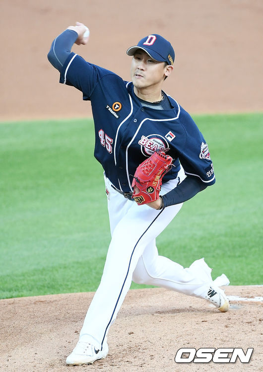 두산 선발 이용찬이 마운드 위에서 힘차게 공을 뿌리고 있다. /rumi@osen.co.kr