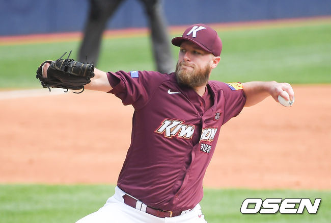 1회말 키움 선발투수 요키시가 역투하고 있다./   soul1014@osen.co.kr